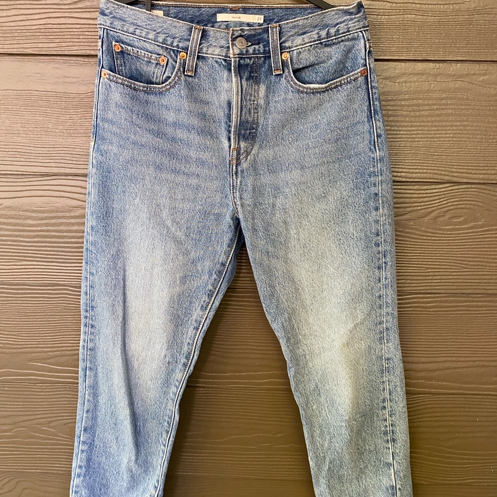 Levis wedgie tapered leg